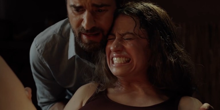 Justin Theroux and Ilana Glazer in False Positive (2021).