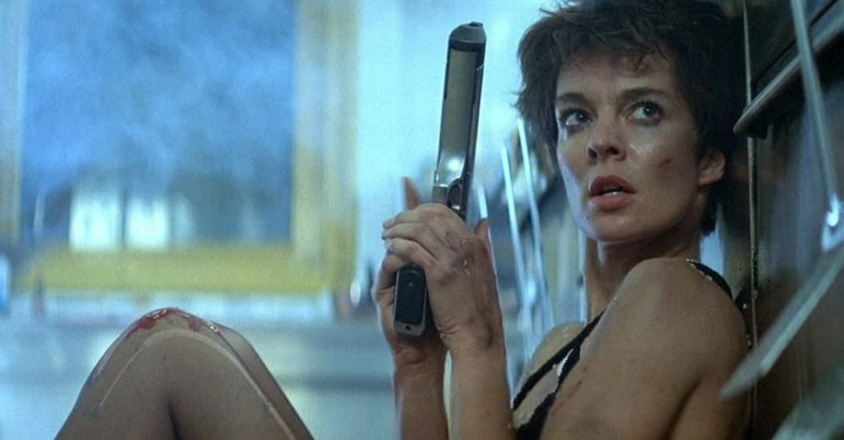 La Femme Nikita (1990).