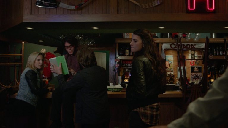 Genesis Rodriguez and Chris Parkinson in Tusk (2014).
