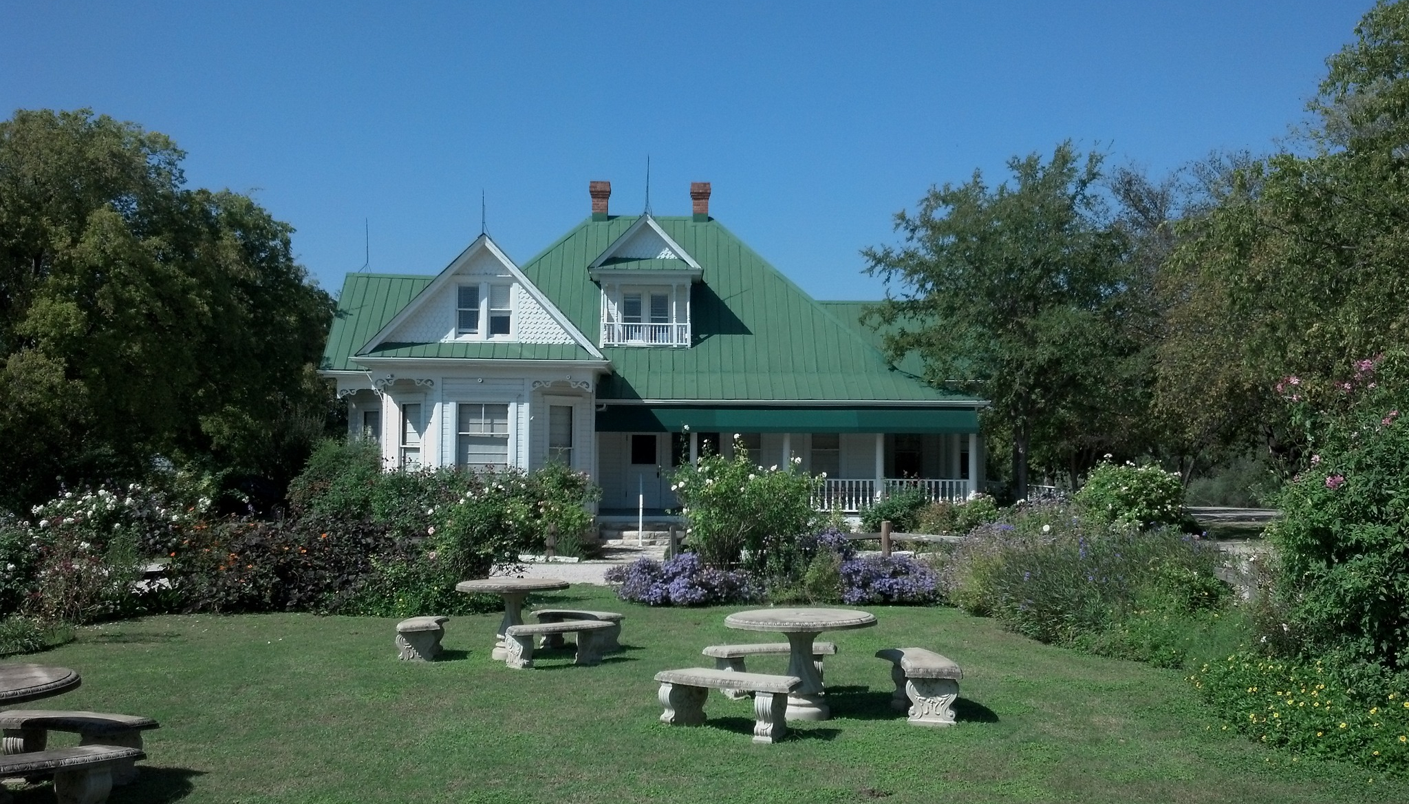 A picture of Hooper's, the house from The Texas Chain Saw Massacre, now a bar and restaurant.
