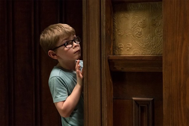 13 Creepy Details You May Have Missed In ‘The Haunting of Hill House’