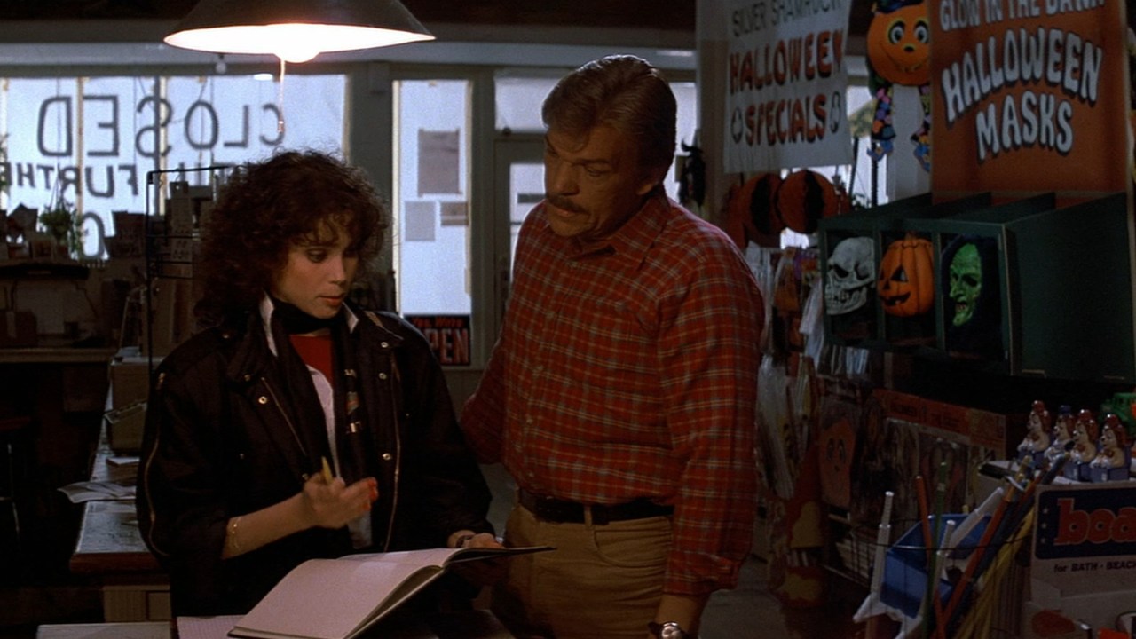 Stacey Nelkin and Tom Atkins in Halloween III: Season of the Witch
