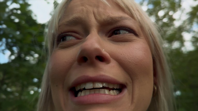 The imitates Heather from The Blair Witch Project (1999) in Dagr (2024).