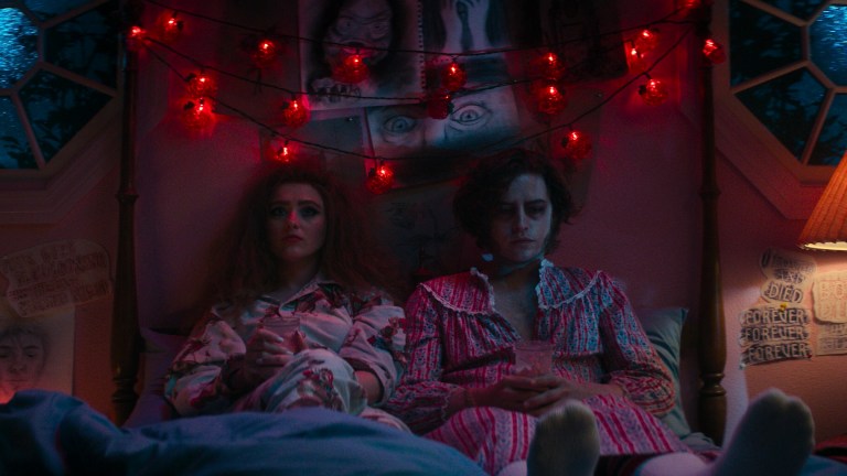 Kathryn Newton and Cole Sprouse in Lisa Frankenstein (2024).