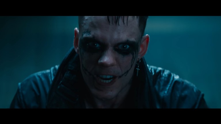 Bill Skarsgård as Eric Draven in The Crow (2024).