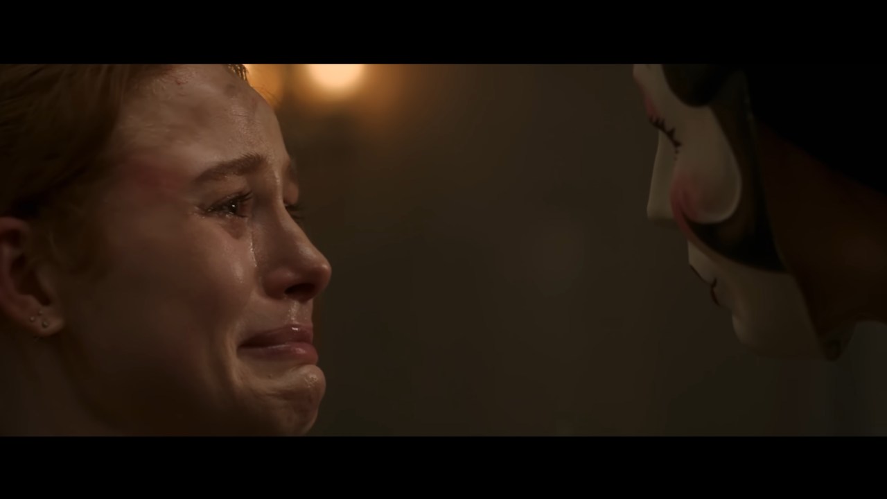 May cries when faced with the Pin-Up Girl in The Strangers: Chapter 1 (2024).