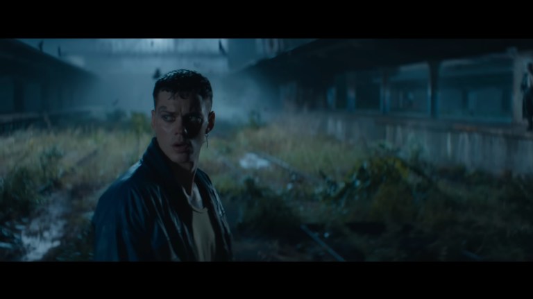 Eric stands among a murder of crows in The Crow (2024).