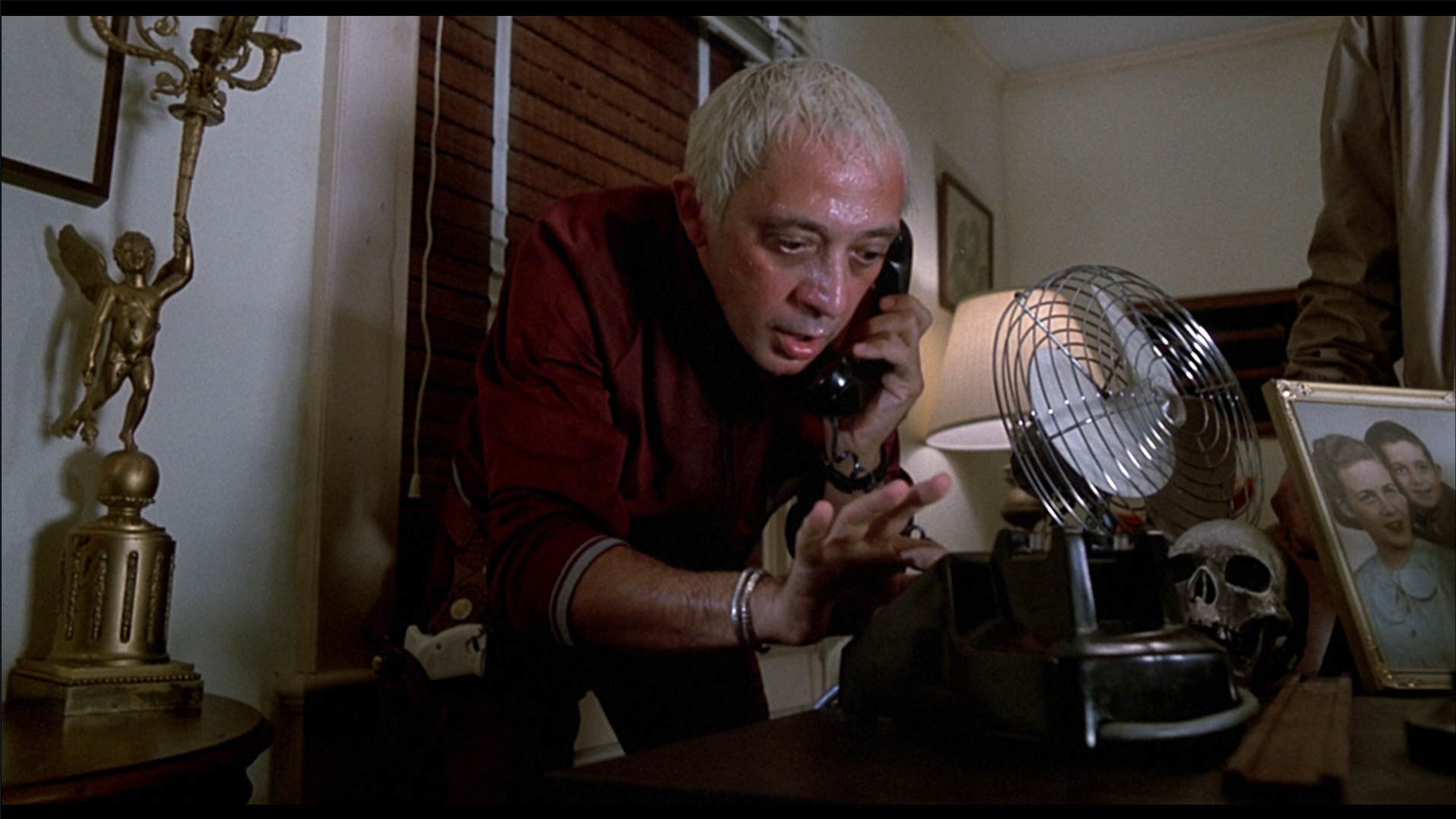 Don Calfa uses a phone in The Return of the Living Dead (1985).