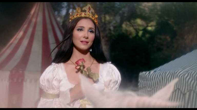 Elaine rides a unicorn in The Love Witch (2016).