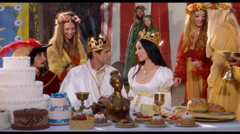 Griff and Elaine wear crowns in The Love Witch (2016).