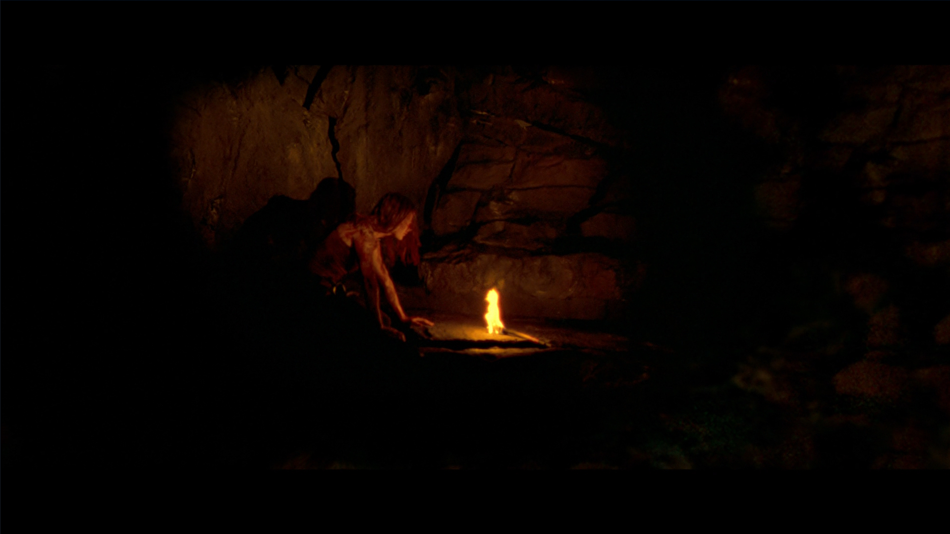 Sarah is alone at the end of The Descent (2005).