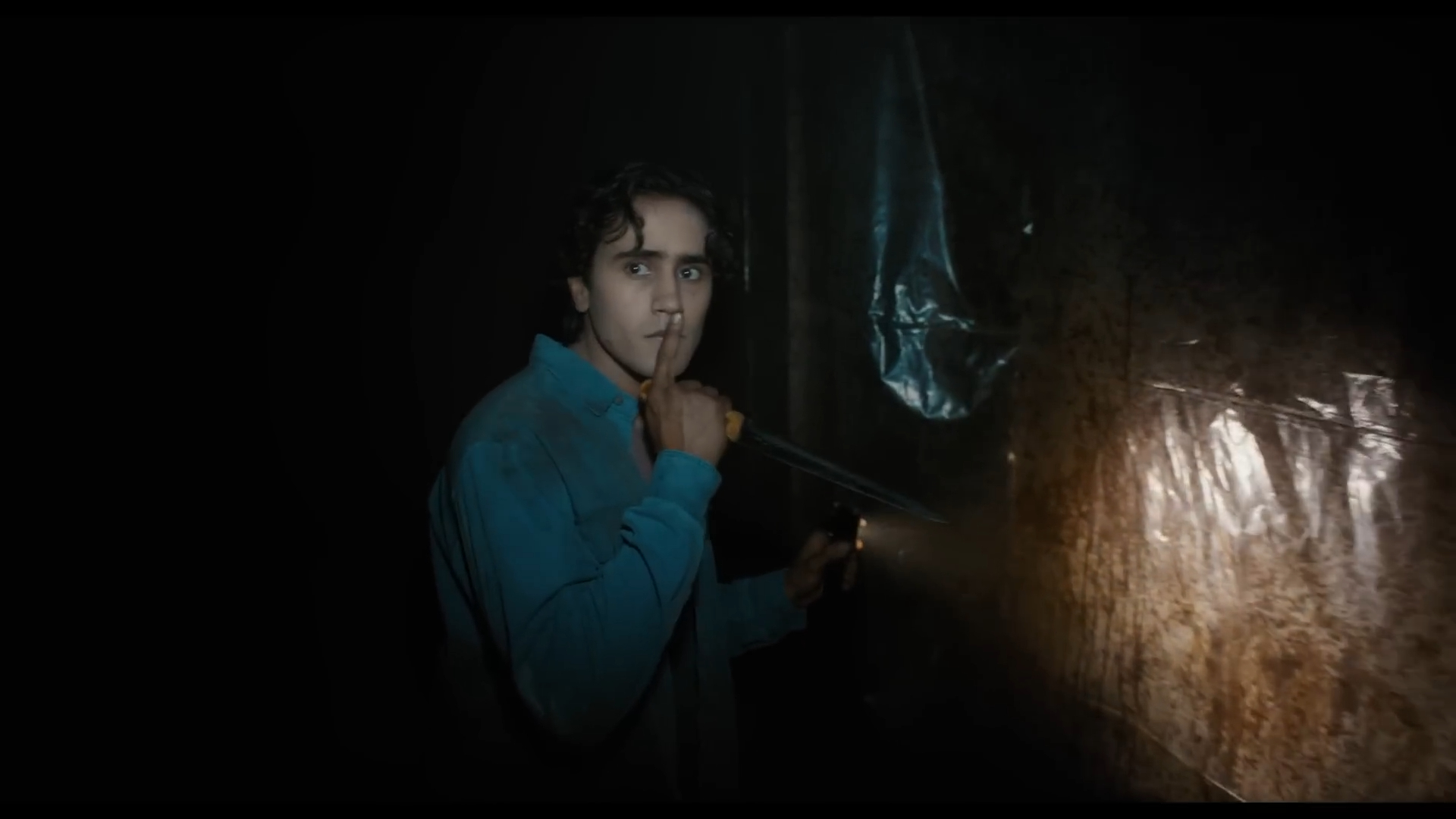 Max shushes everyone in Until Dawn (2025).