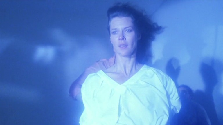 JoBeth Williams in Poltergeist (1982).