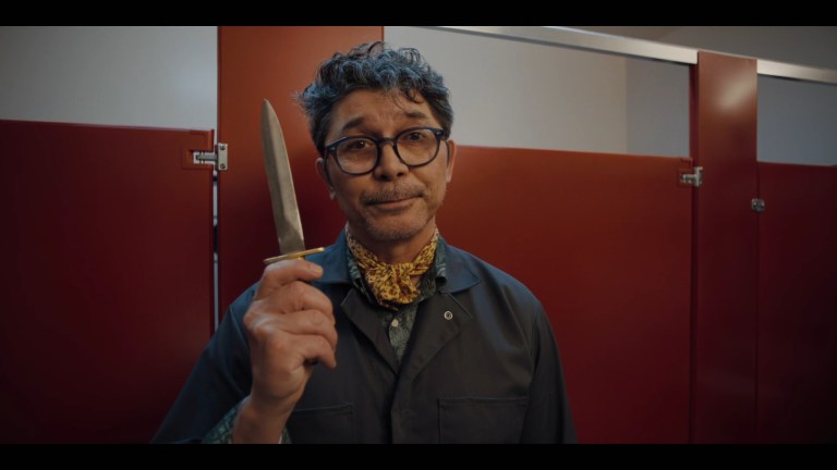 Lou Diamond Phillips in Et Tu, holding a knife.
