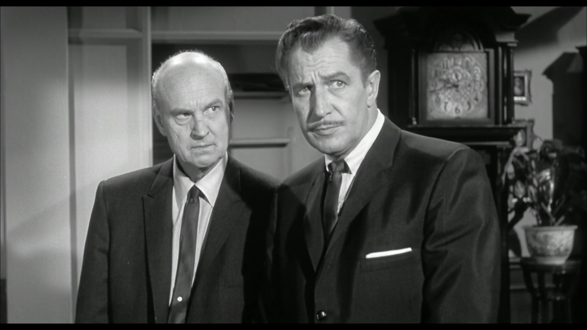 Gavin Gordon and Vincent Price in The Bat.