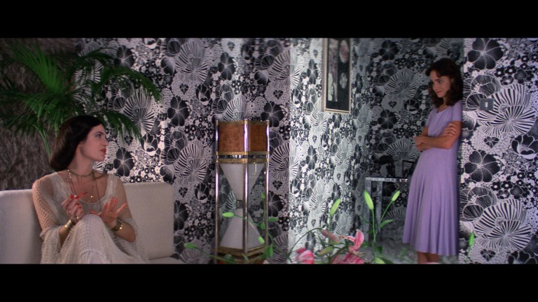 Suspiria (1977)